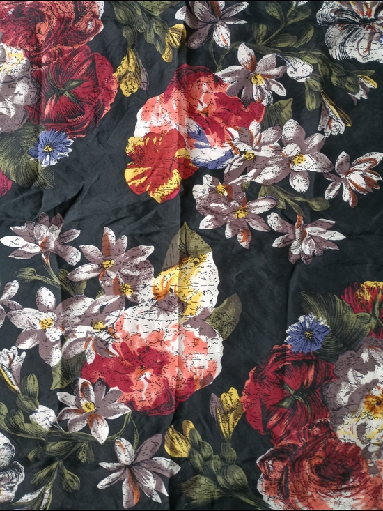 Emanuel Geraldo Accessories - Emanuel Geraldo Silk scarf features a floral pattern in shades of orange and Red